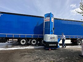 Truckwash mit Akku-Waschanlage