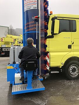 Stark Reinigungsgeräte GmbH - Einbürstenwaschanlage LKW