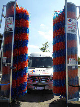 Stark Reinigungsgeräte GmbH - Durchfahrwaschanlage für Züge, Zugwaschanlage