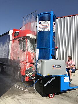 Nutzfahrzeugwaschanlage mit Sitz